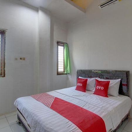 Capital O 91690 Moza Guest House Klaten Екстер'єр фото