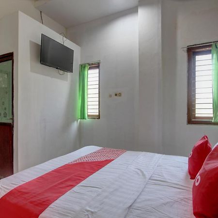 Capital O 91690 Moza Guest House Klaten Екстер'єр фото