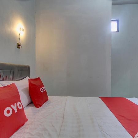 Capital O 91690 Moza Guest House Klaten Екстер'єр фото