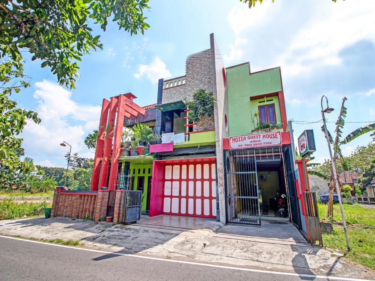 Capital O 91690 Moza Guest House Klaten Екстер'єр фото