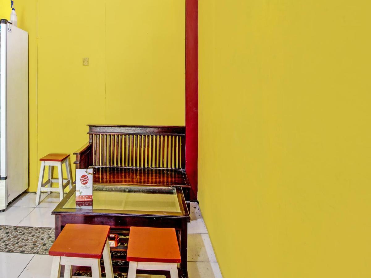 Capital O 91690 Moza Guest House Klaten Екстер'єр фото