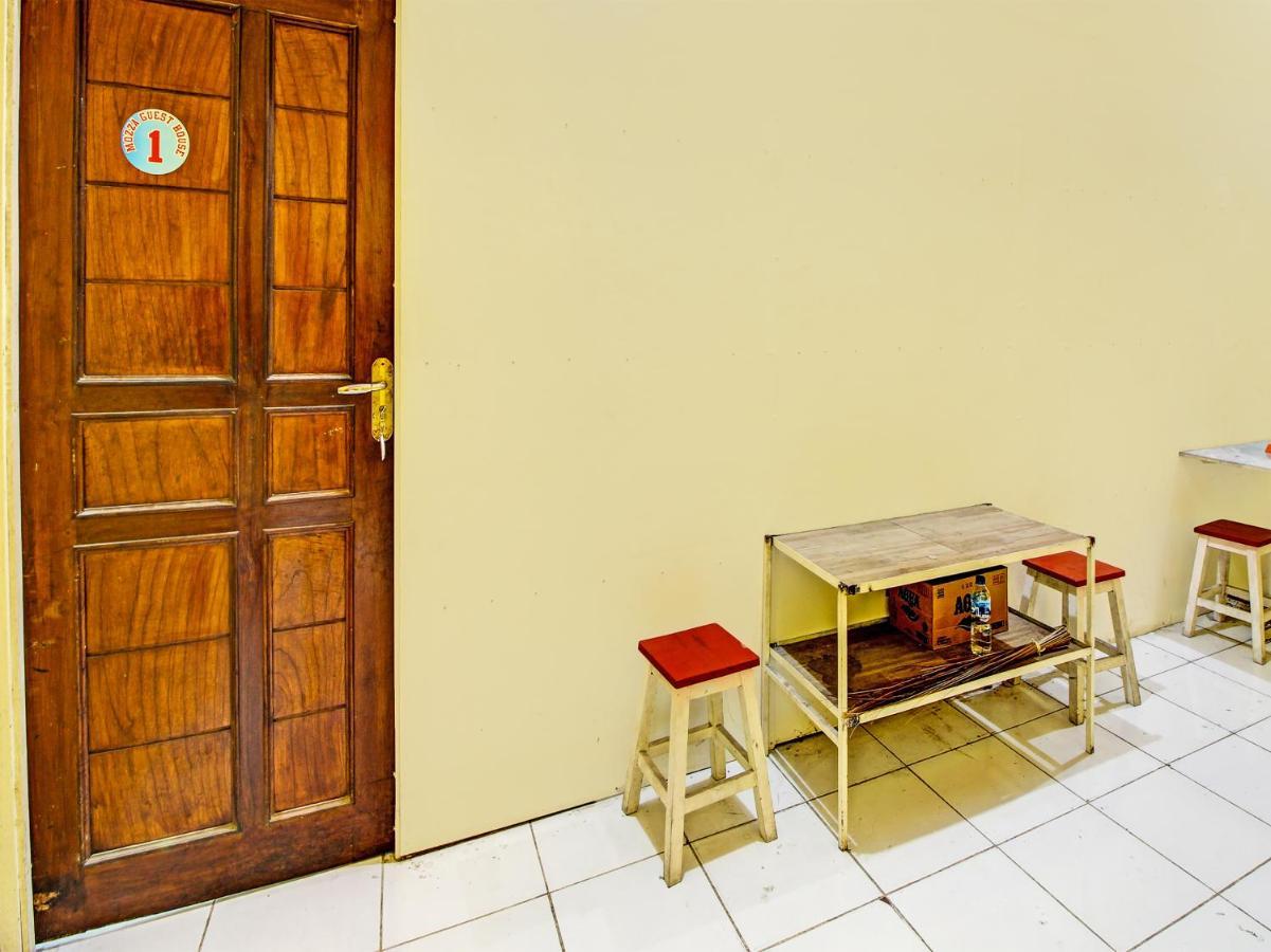 Capital O 91690 Moza Guest House Klaten Екстер'єр фото