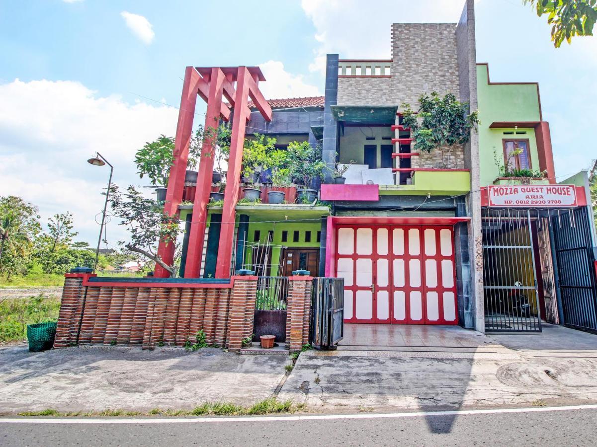 Capital O 91690 Moza Guest House Klaten Екстер'єр фото