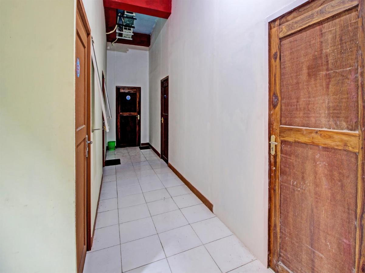 Capital O 91690 Moza Guest House Klaten Екстер'єр фото