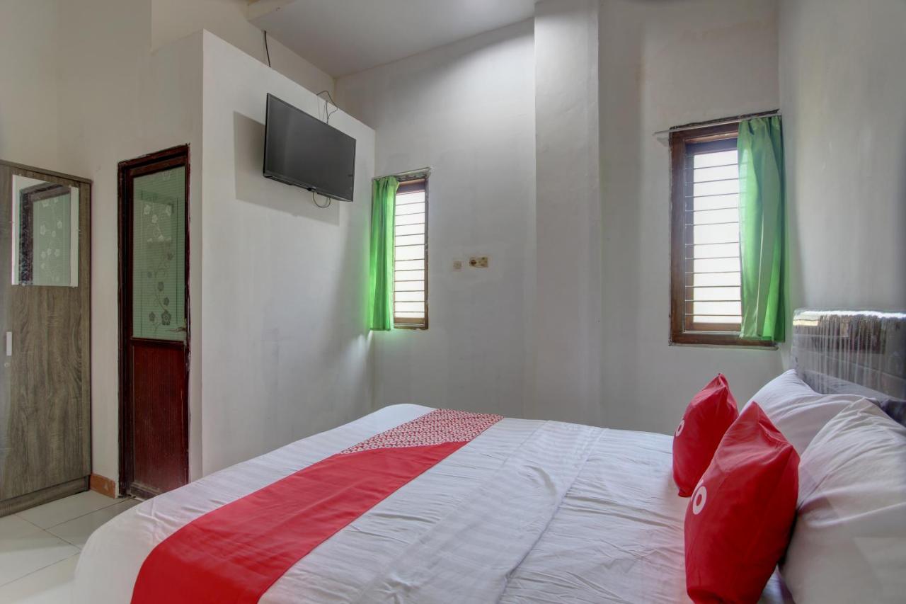 Capital O 91690 Moza Guest House Klaten Екстер'єр фото