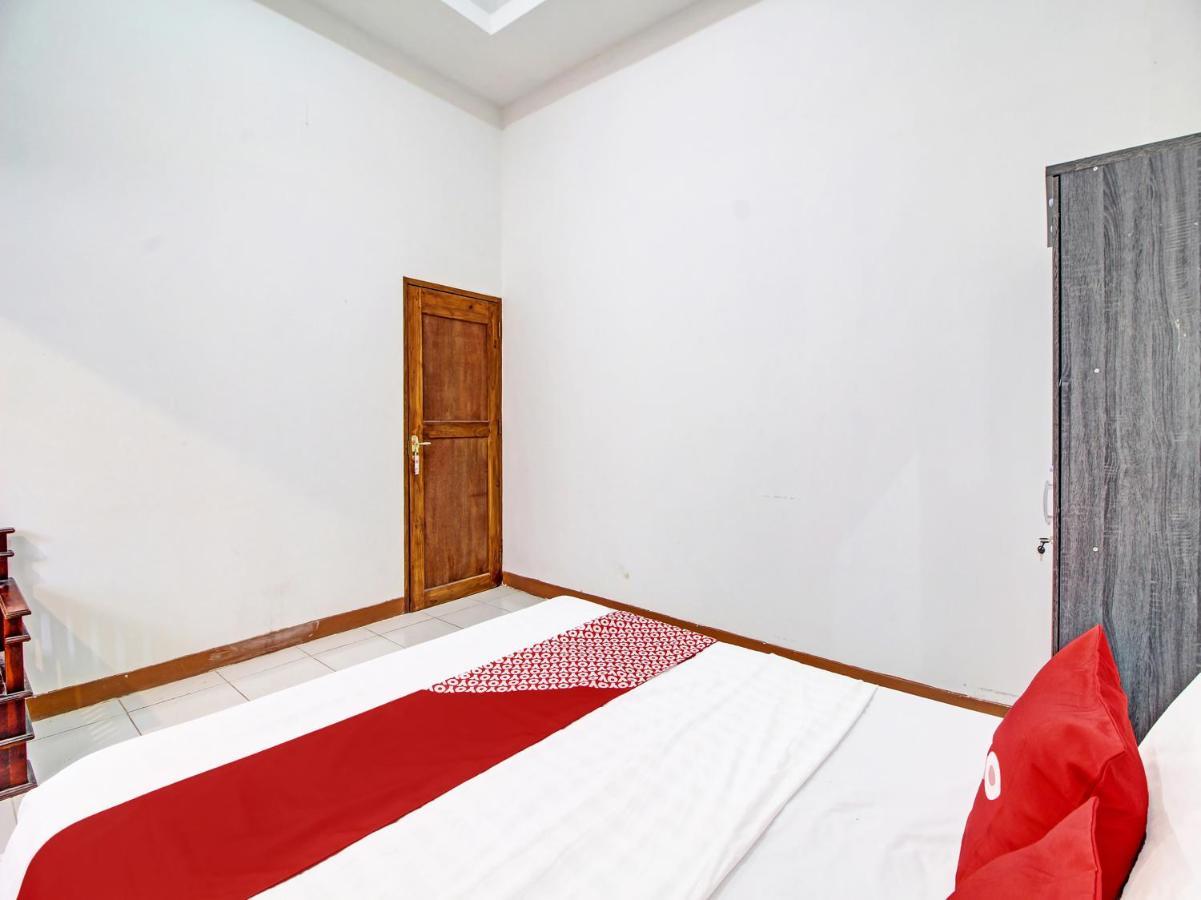 Capital O 91690 Moza Guest House Klaten Екстер'єр фото
