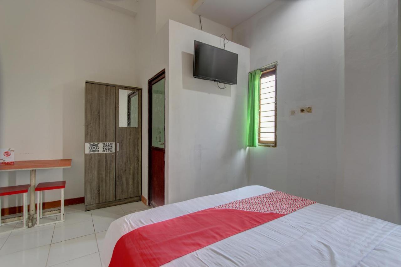 Capital O 91690 Moza Guest House Klaten Екстер'єр фото